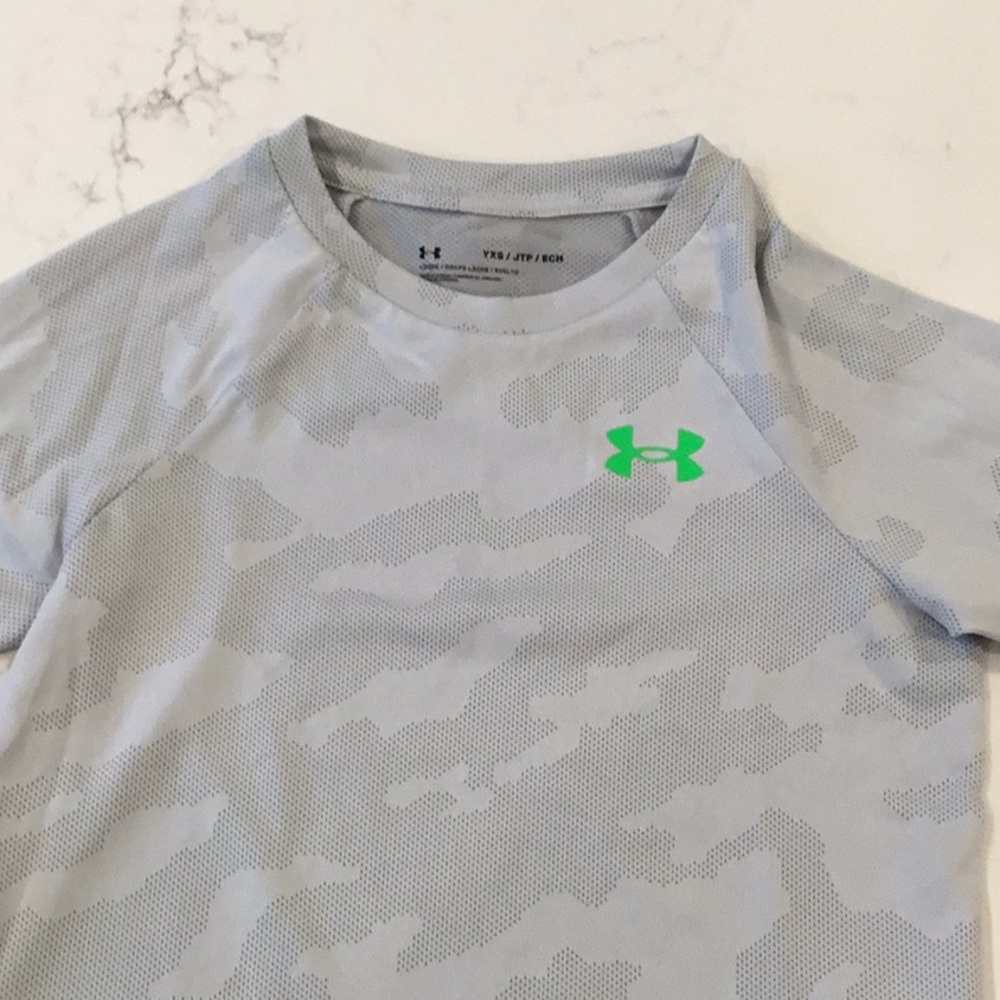 Boys under armor, long sleeve shirt